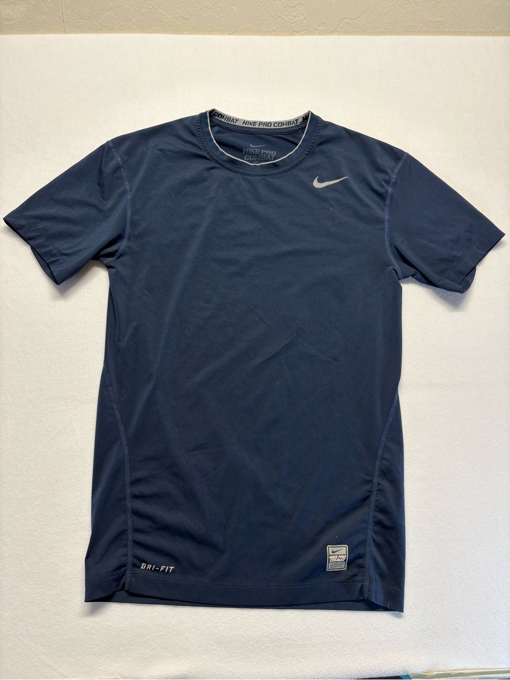 Nike Pro Combat Dri-FIT Shirt Mens
Medium Blue Fitted Athletic
Compression